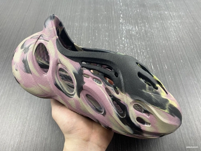 IG9562 Carbon Foam MX RNR Yeezy Adidas 0712